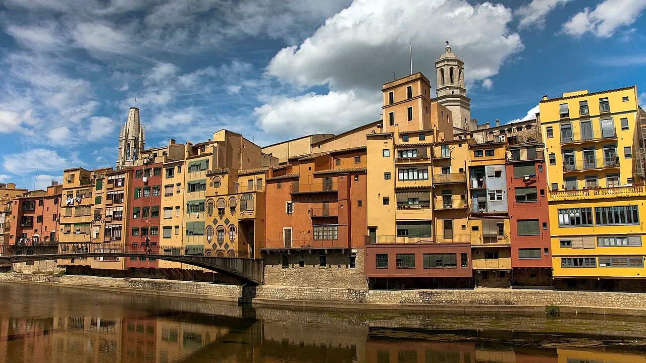 Las casas de colores de Girona a orillas del río Onyar